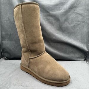 UGG Classic Tall II Boots Chestnut Women’s Size 8 Sheepskin Winter Boots